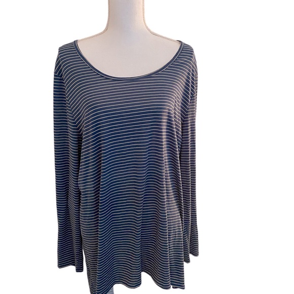 LuLaRoe Tops - LulaRoe blue & white striped tee, 3X, great condition.